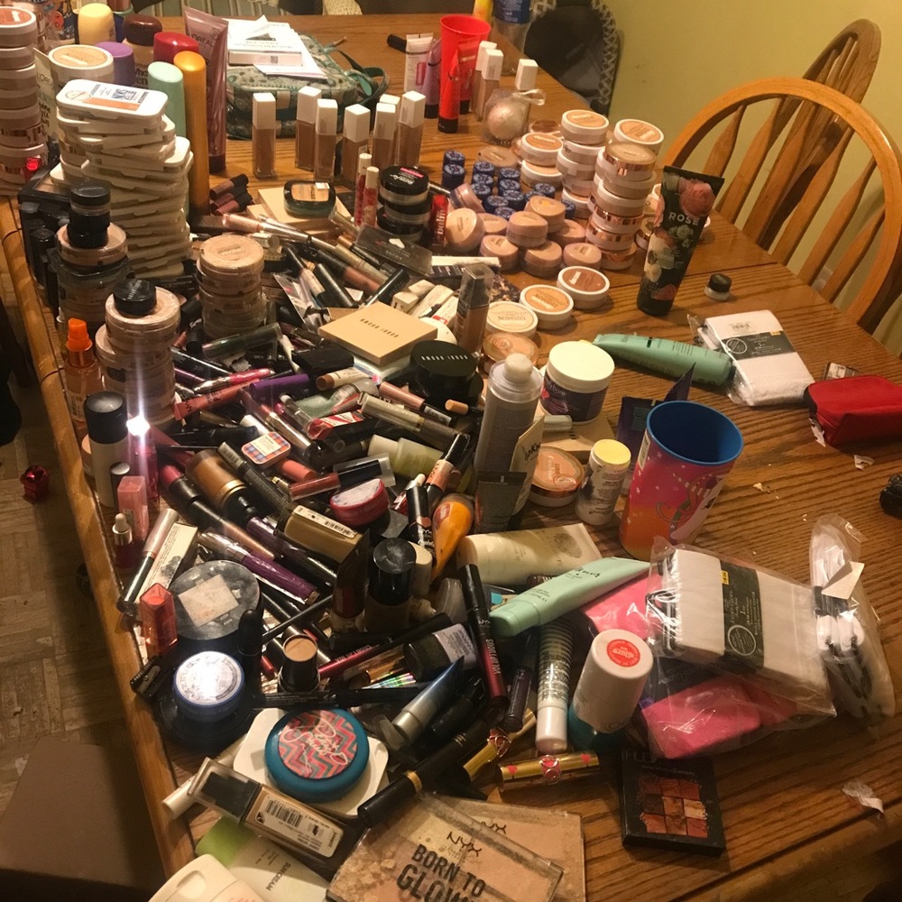 make up lot tonight only! - Picture 2 of 8